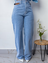 Load image into Gallery viewer, Cut out straight leg jeans
