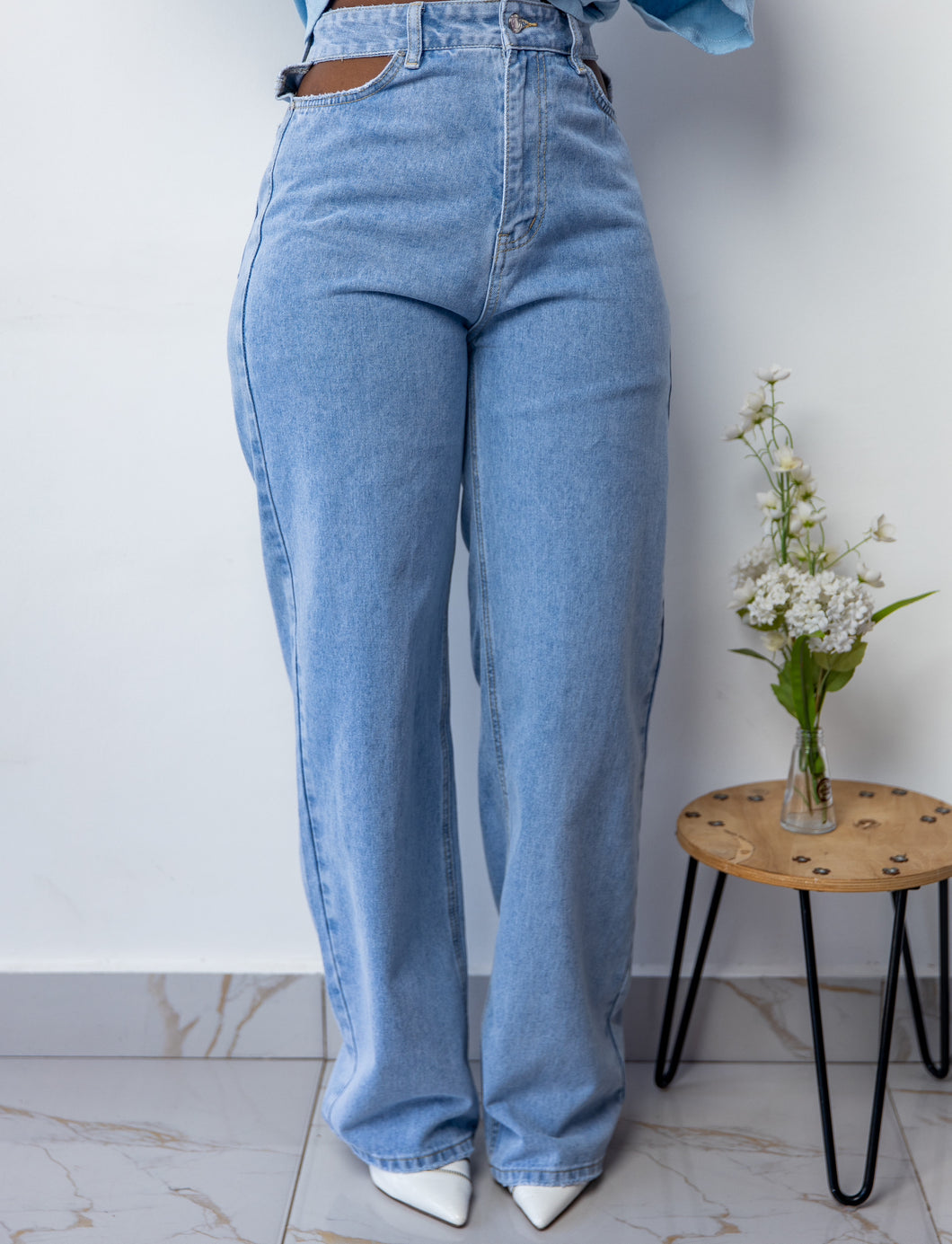 Cut out straight leg jeans