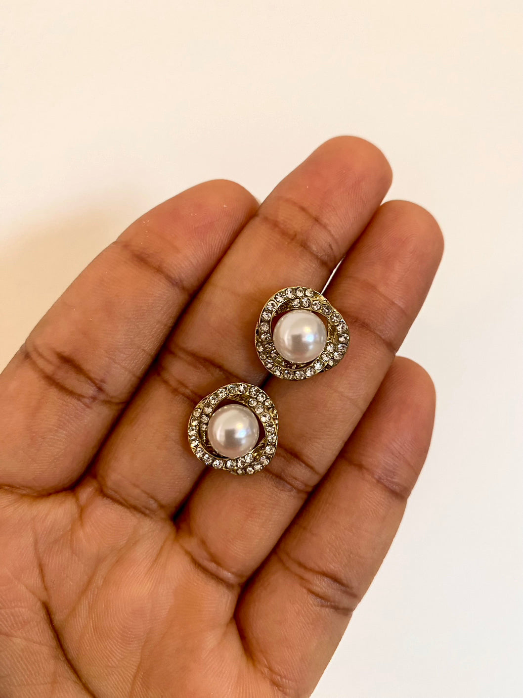 Pearl gold studs